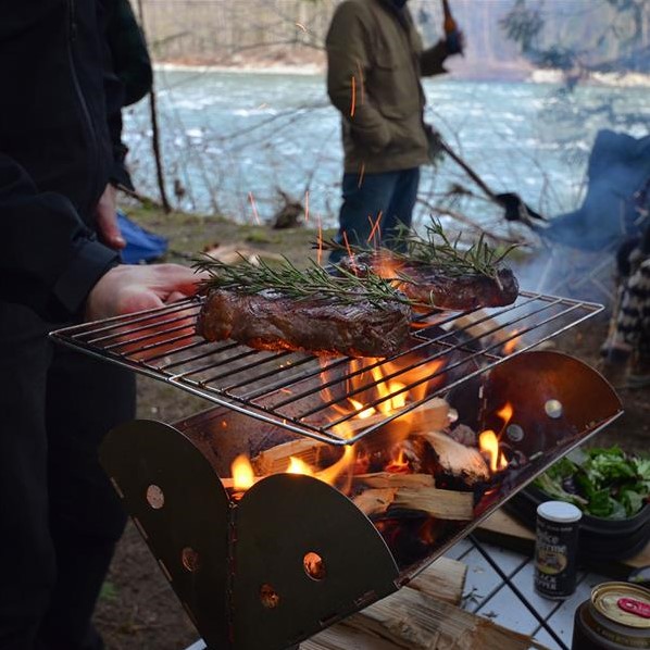 Uco Flatpack Grill Firepit Wir Sind Ihr Spezialist Für Outdoor Wintersport Hockey Und Mehr Uco Flatpack Grill Firepit Wir Sind, Outdoor Grill And Fire Pit